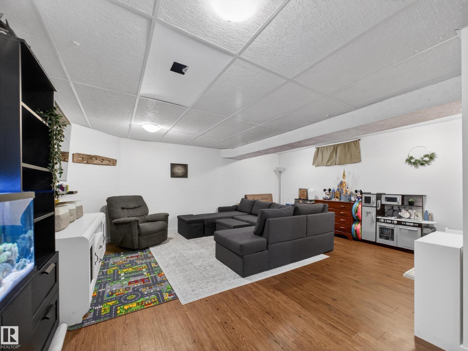 7214 78 AV NW - 41