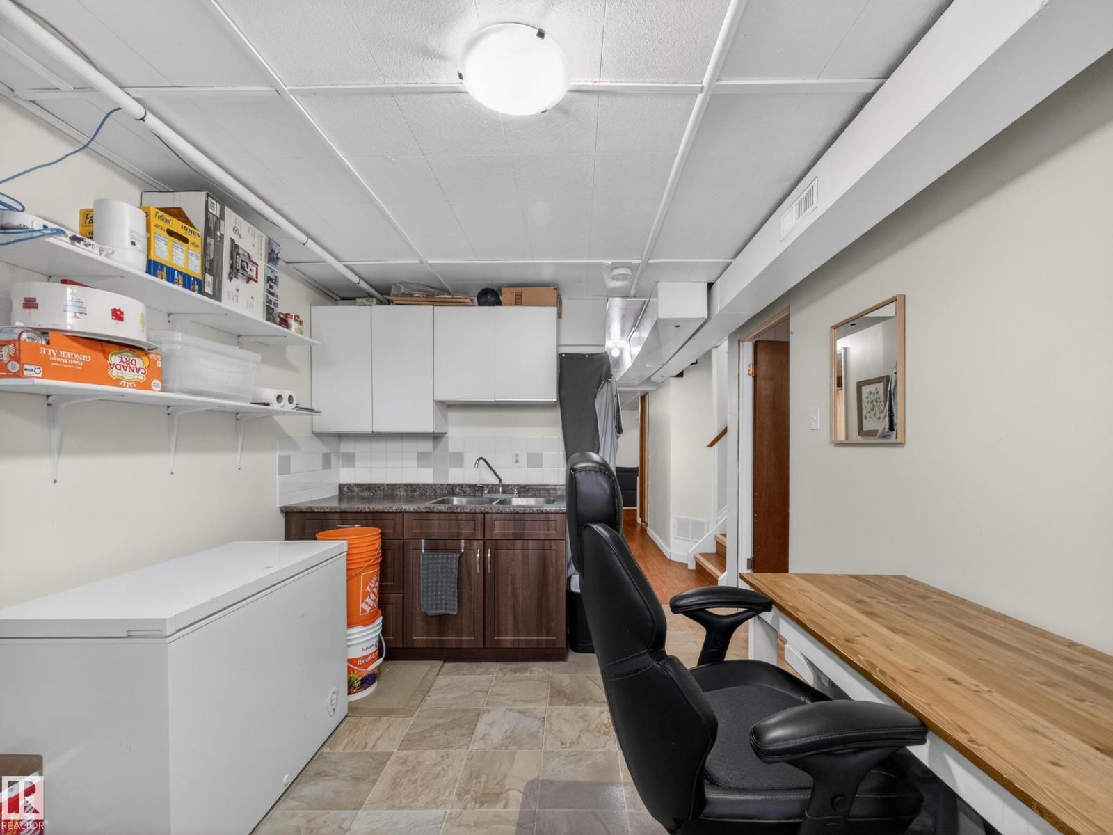 7214 78 AV NW - 42
