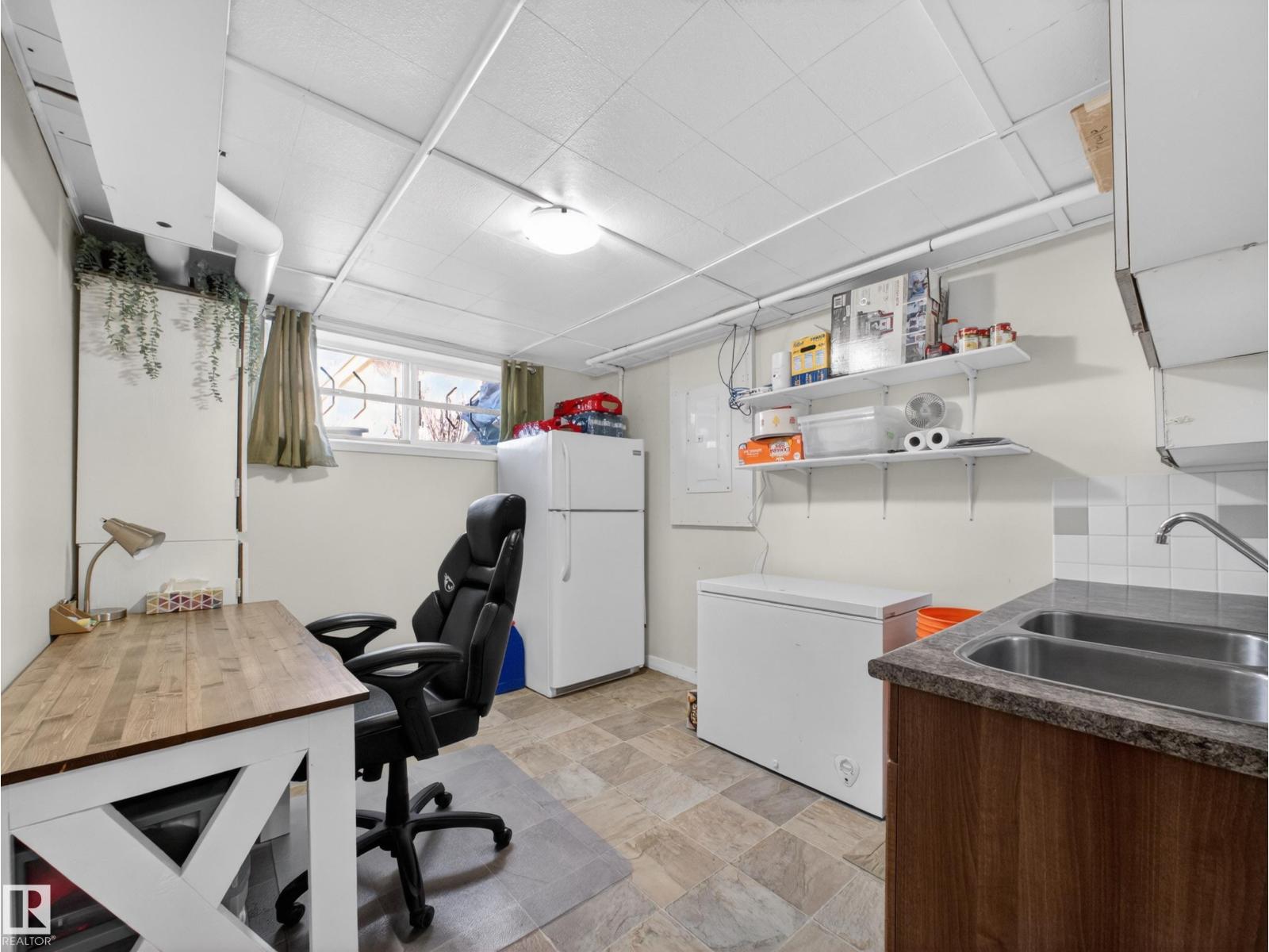 7214 78 AV NW - 44