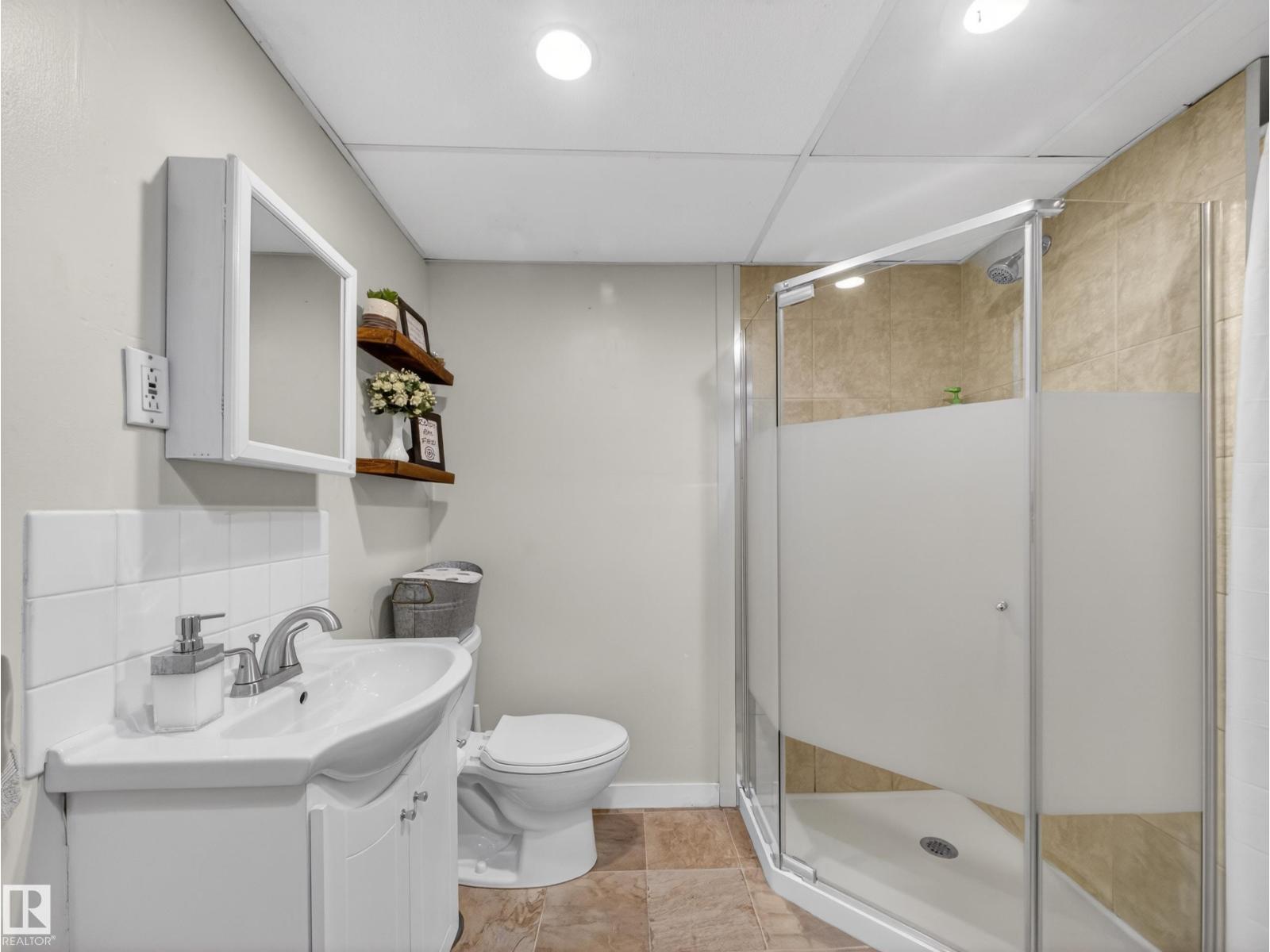 7214 78 AV NW - 48
