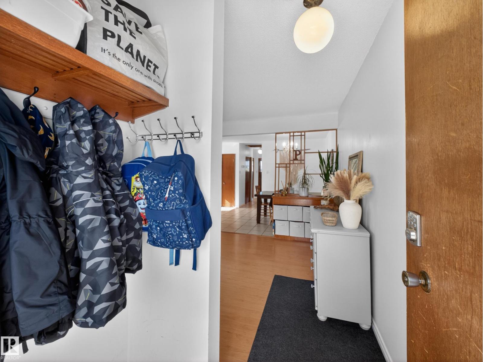 7214 78 AV NW - 8