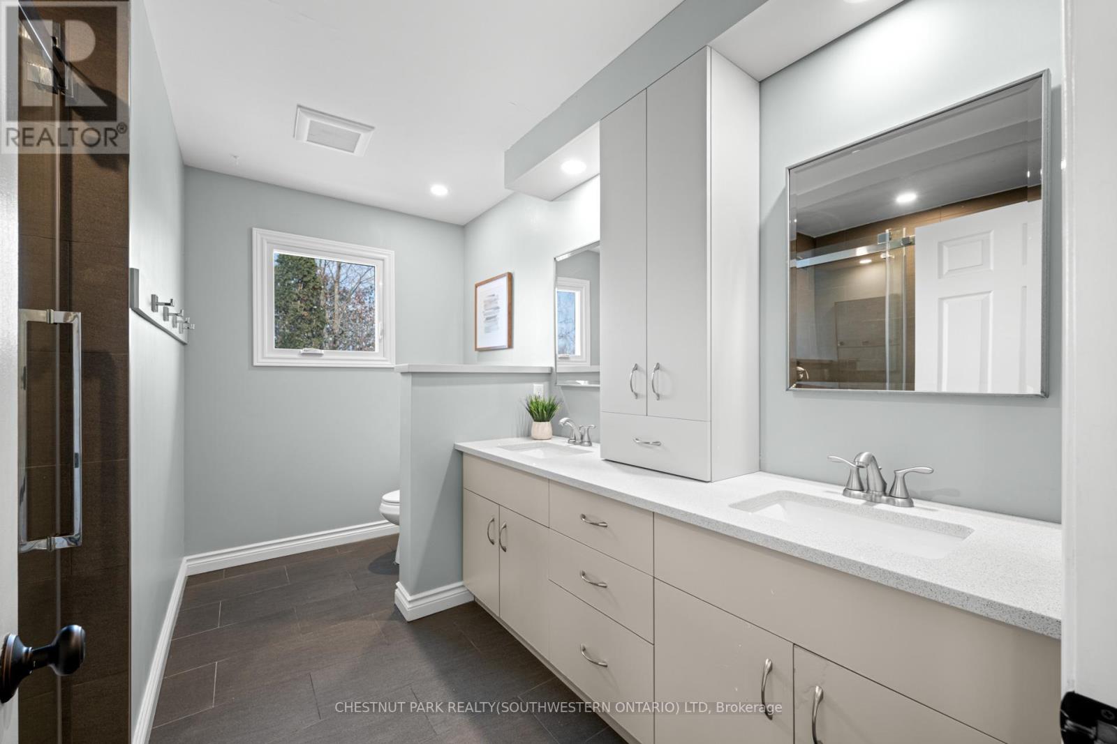 75 LYON AVENUE - 24