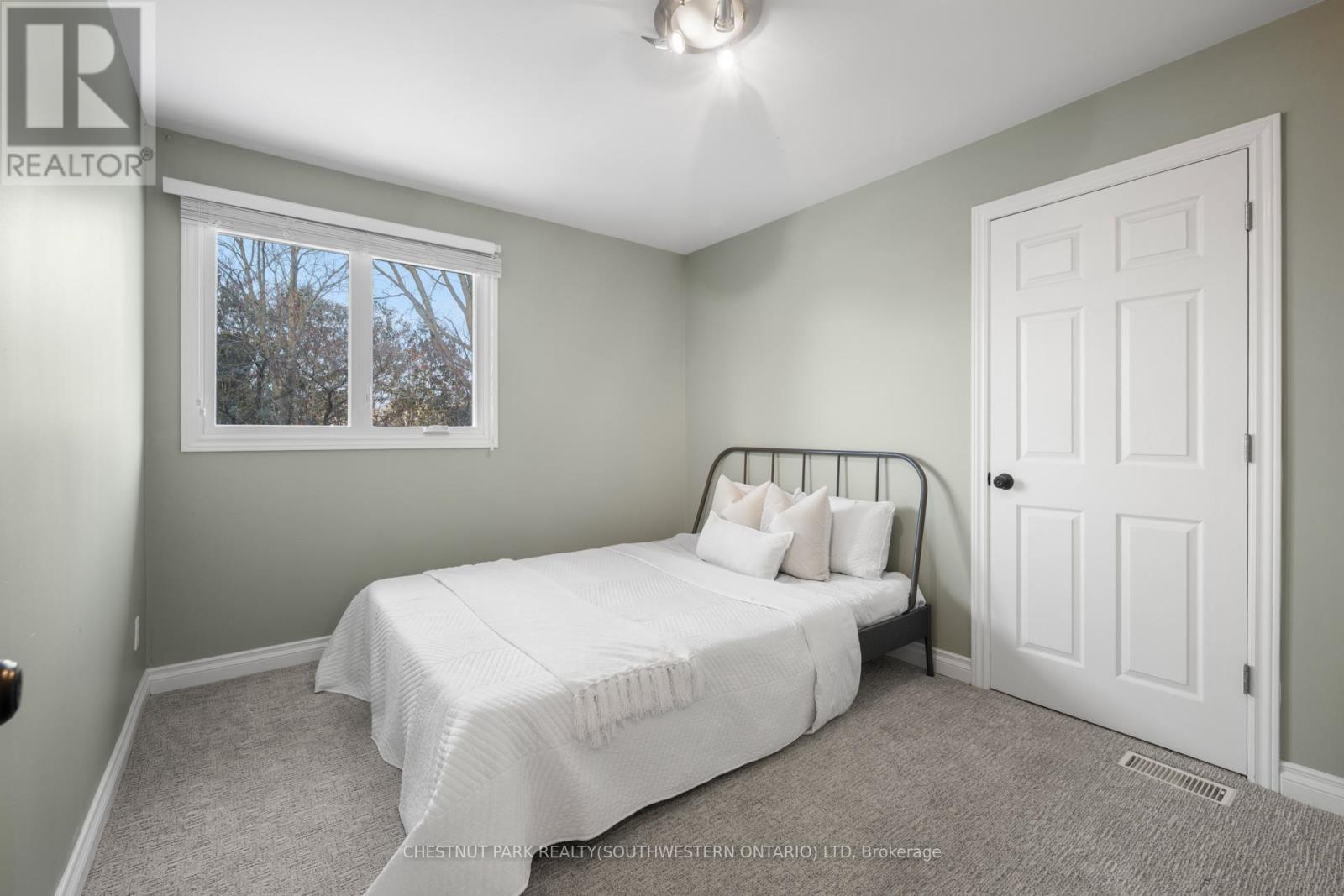 75 LYON AVENUE - 26