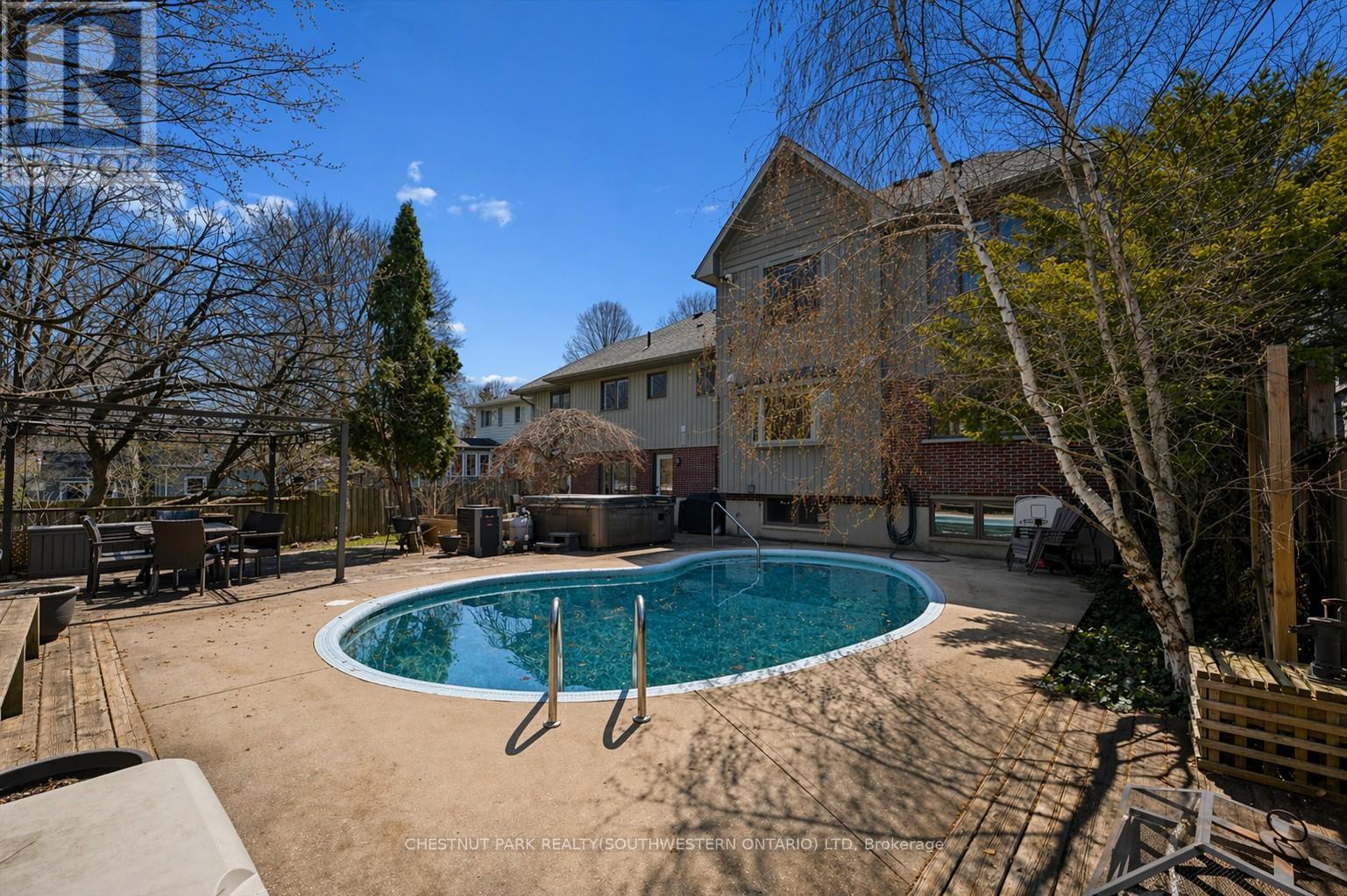 75 LYON AVENUE - 34