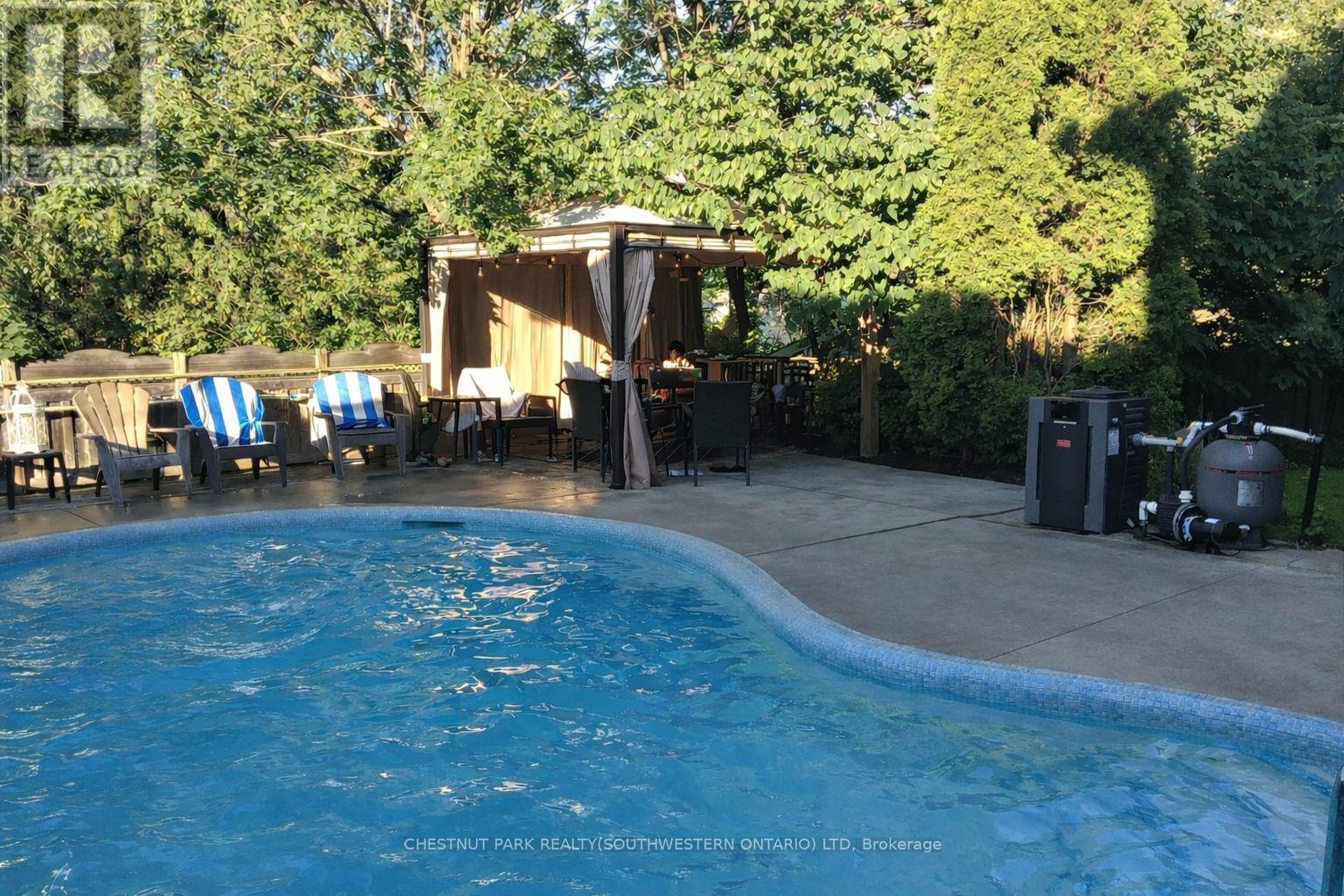 75 LYON AVENUE - 36