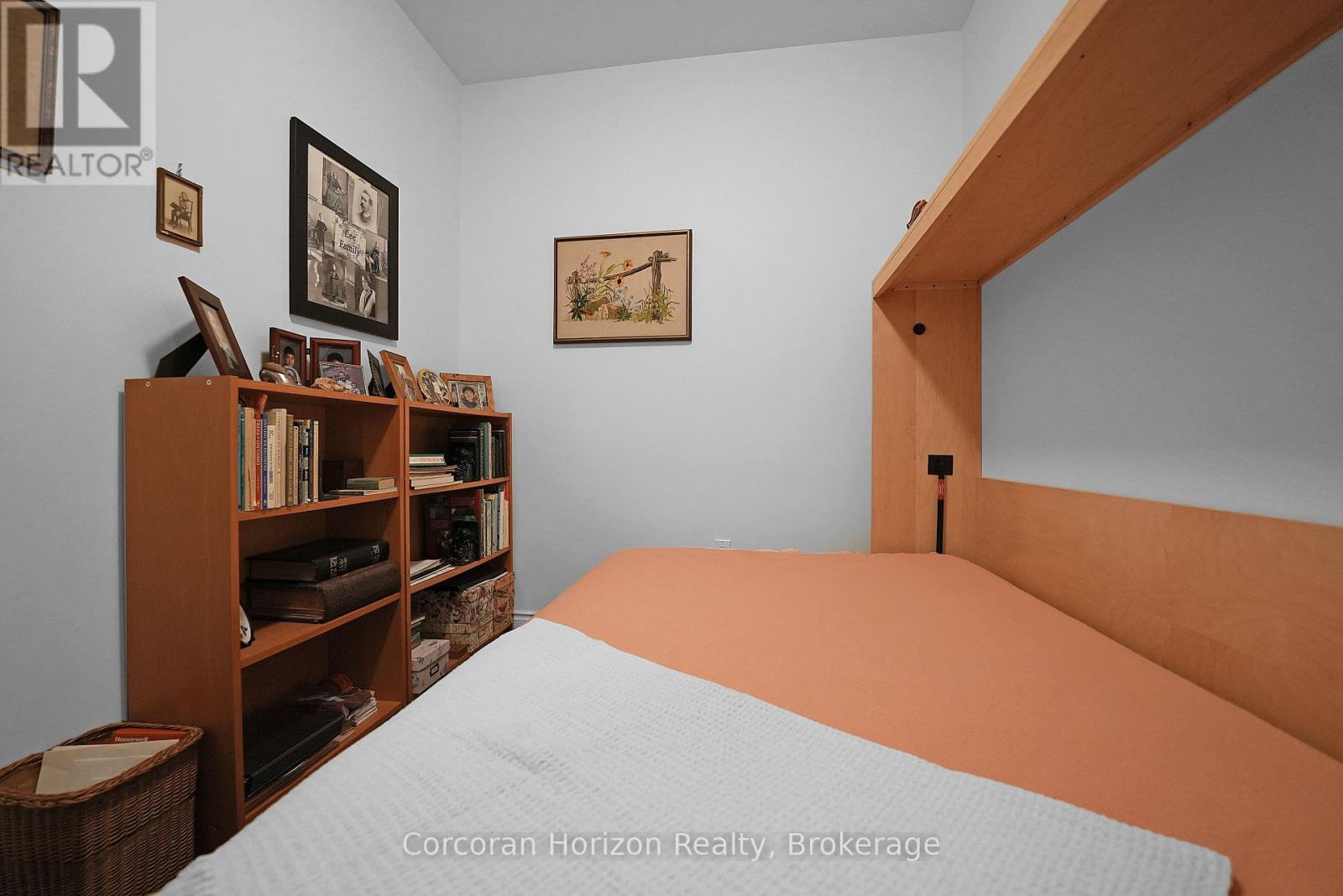 Murphy bed in den