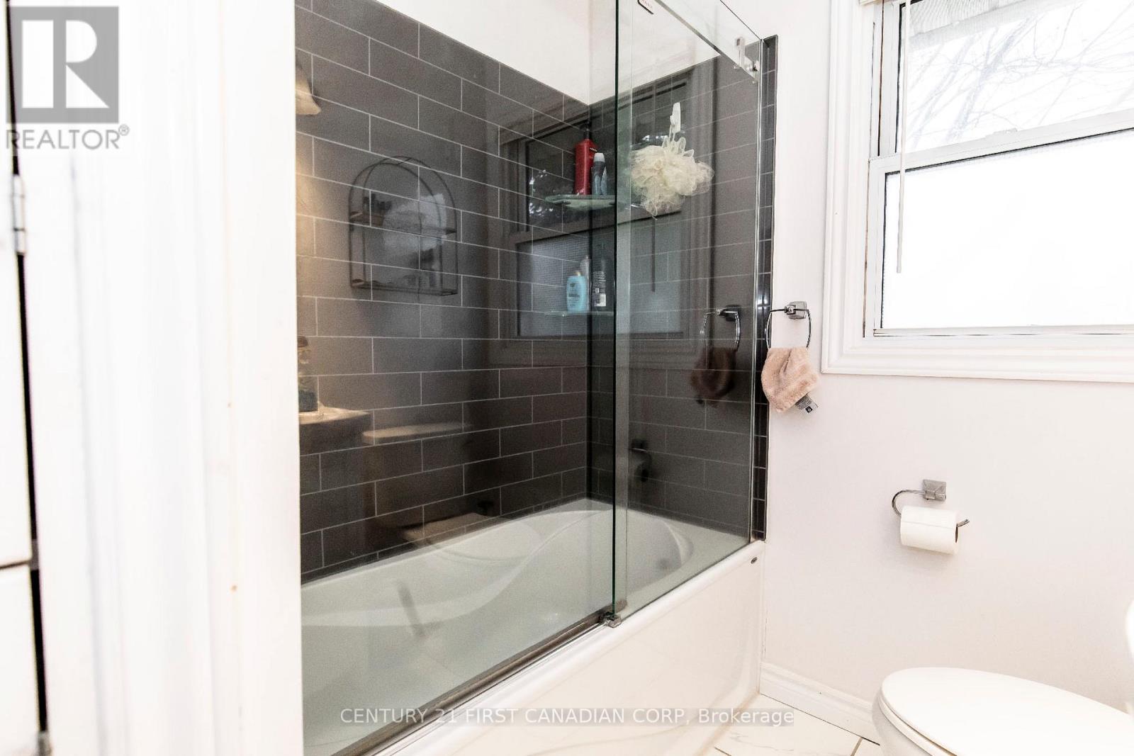 232 QUEEN STREET — photo 16