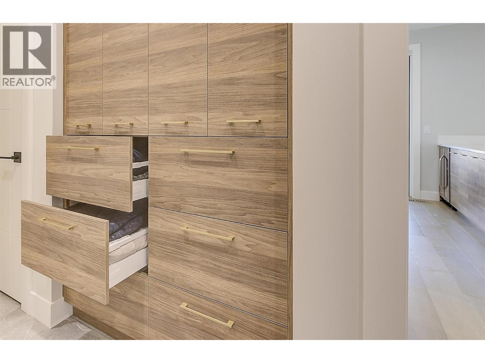  5442 Upper Mission Drive, Kelowna