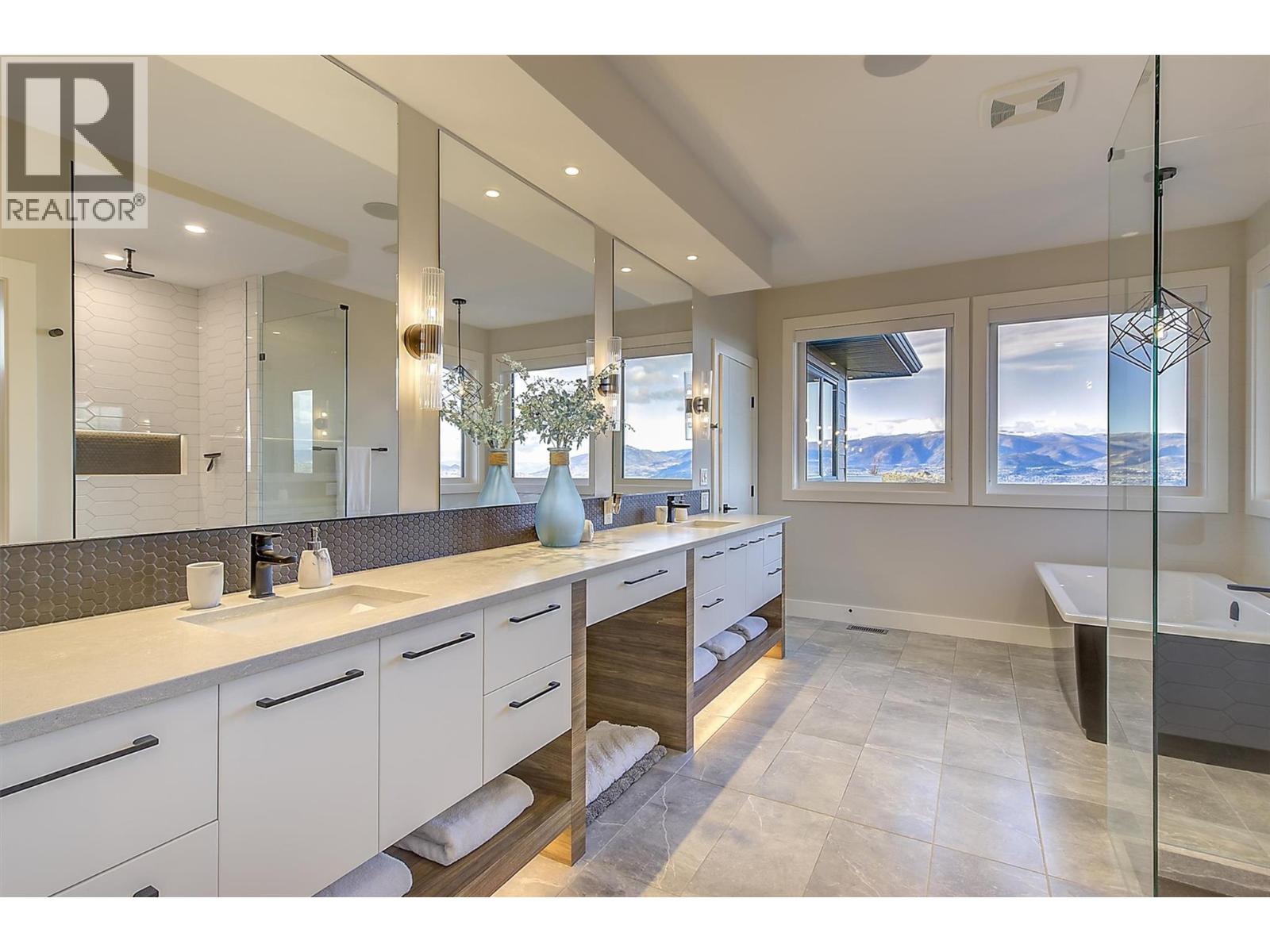  5442 Upper Mission Drive, Kelowna