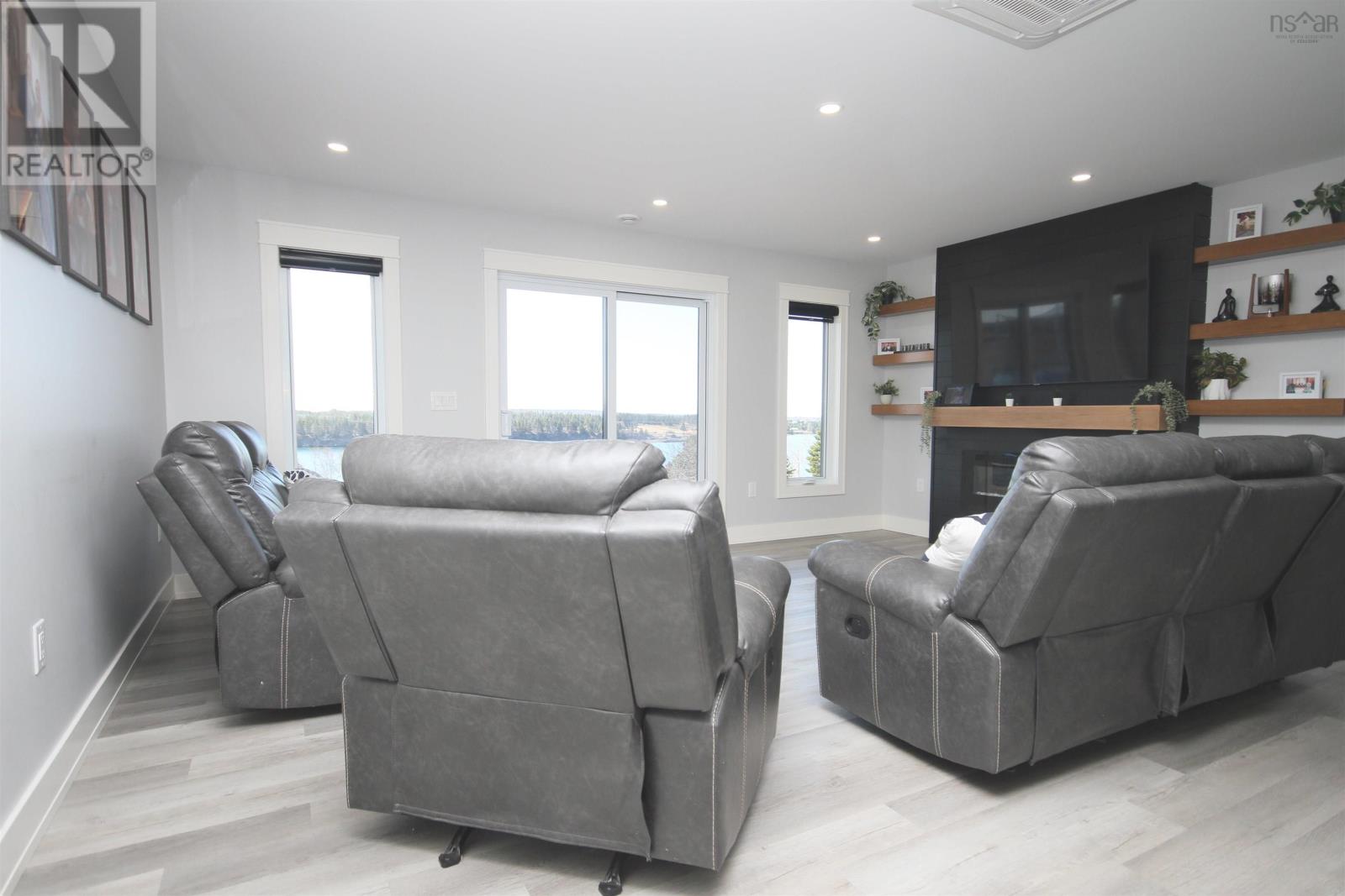 Property 19 of 44 of 2712 High Road Road