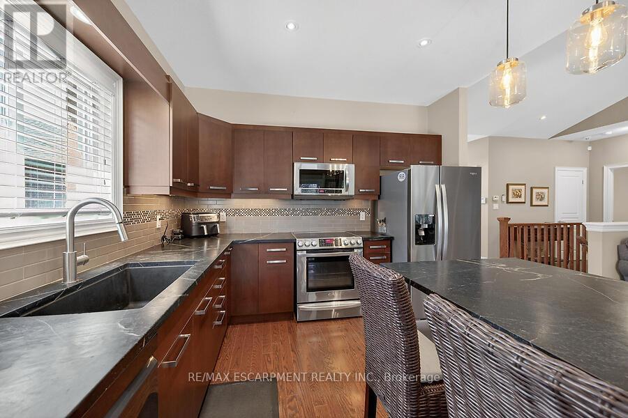 19 LAMPMAN DRIVE - 13