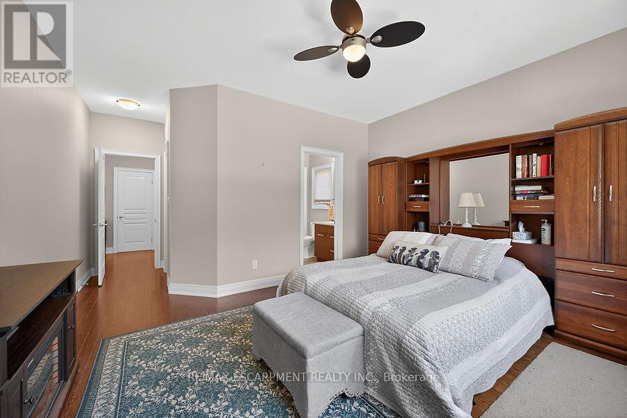 19 LAMPMAN DRIVE - 16