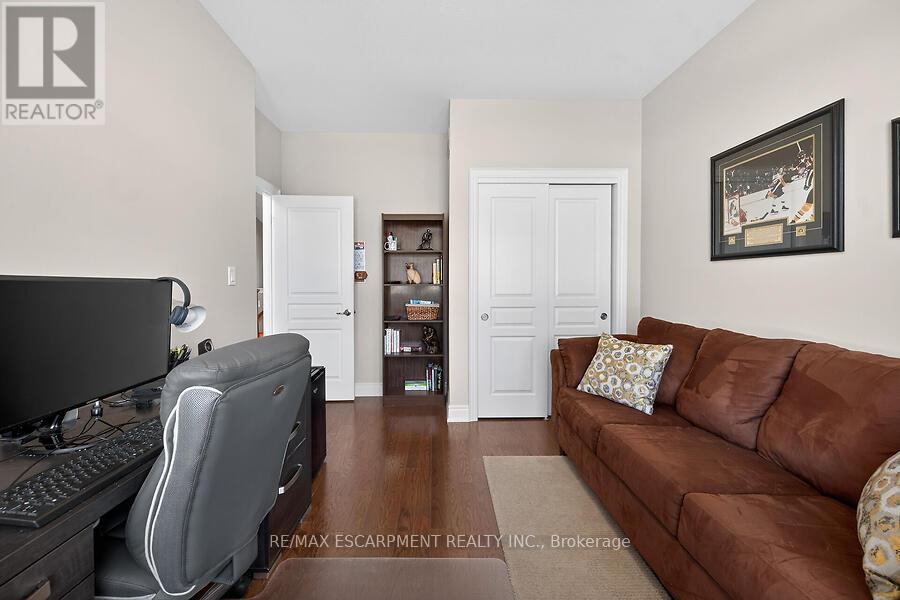 19 LAMPMAN DRIVE - 20