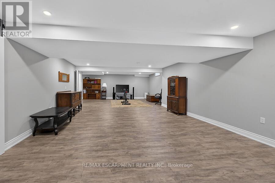 19 LAMPMAN DRIVE - 24