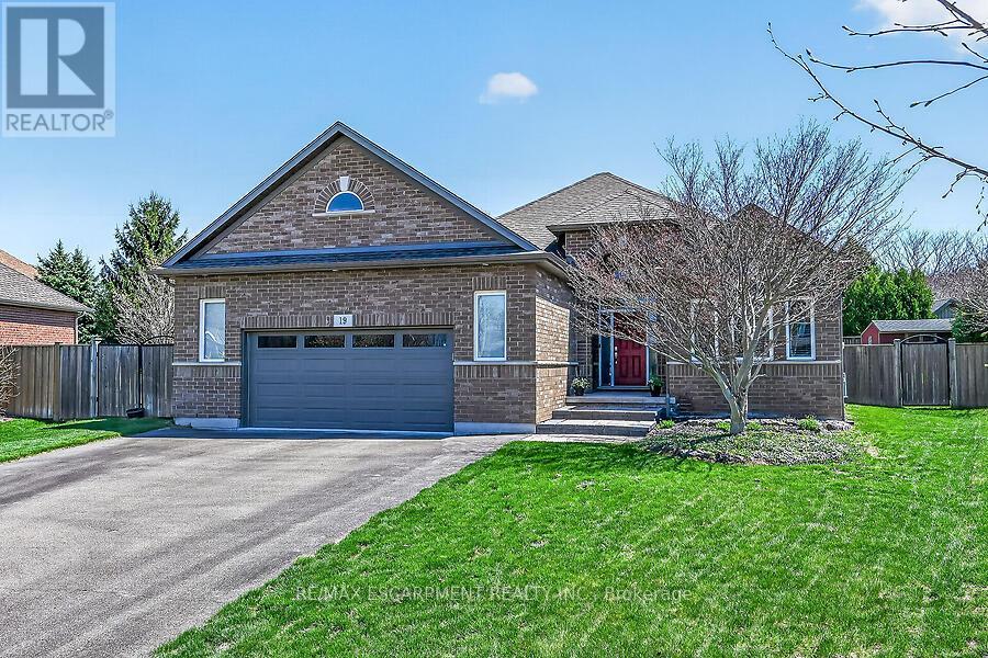 19 LAMPMAN DRIVE - 3