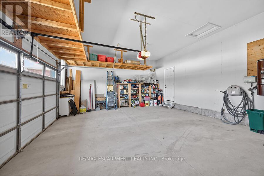 19 LAMPMAN DRIVE - 31