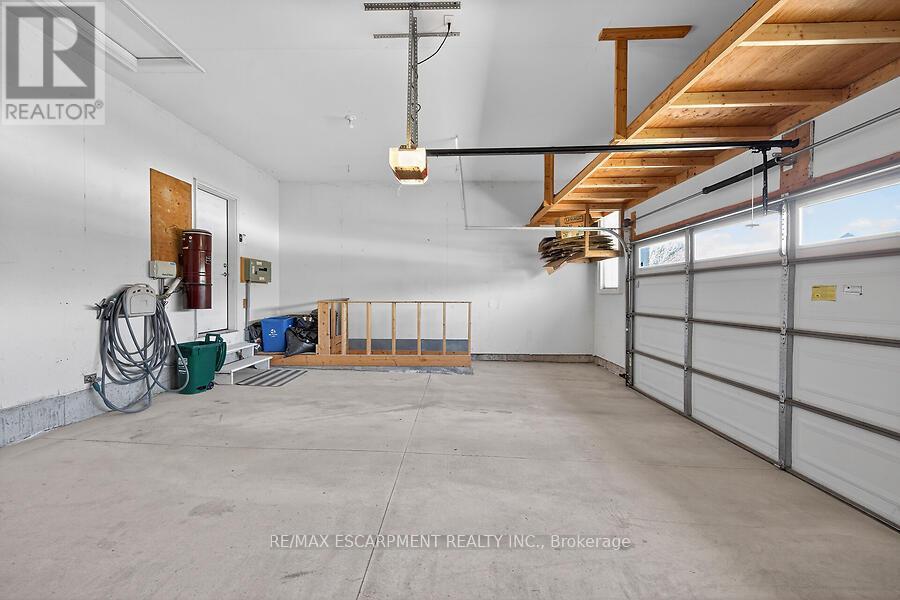 19 LAMPMAN DRIVE - 32