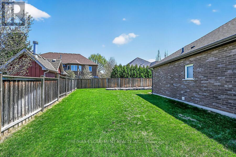 19 LAMPMAN DRIVE - 35