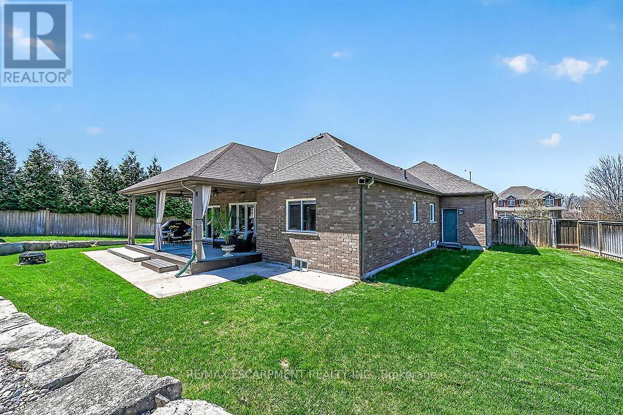 19 LAMPMAN DRIVE - 37