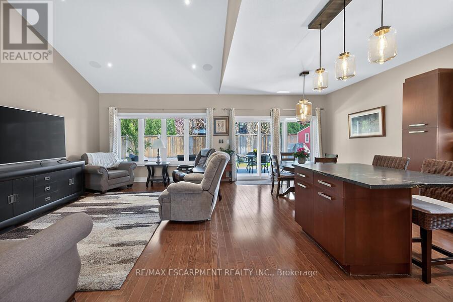 19 LAMPMAN DRIVE - 8