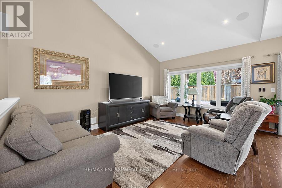 19 LAMPMAN DRIVE - 9