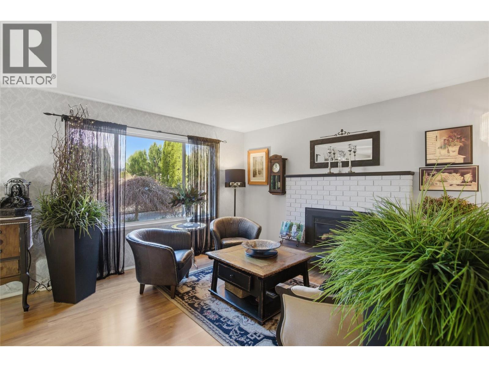 621 Lyne Road - 9