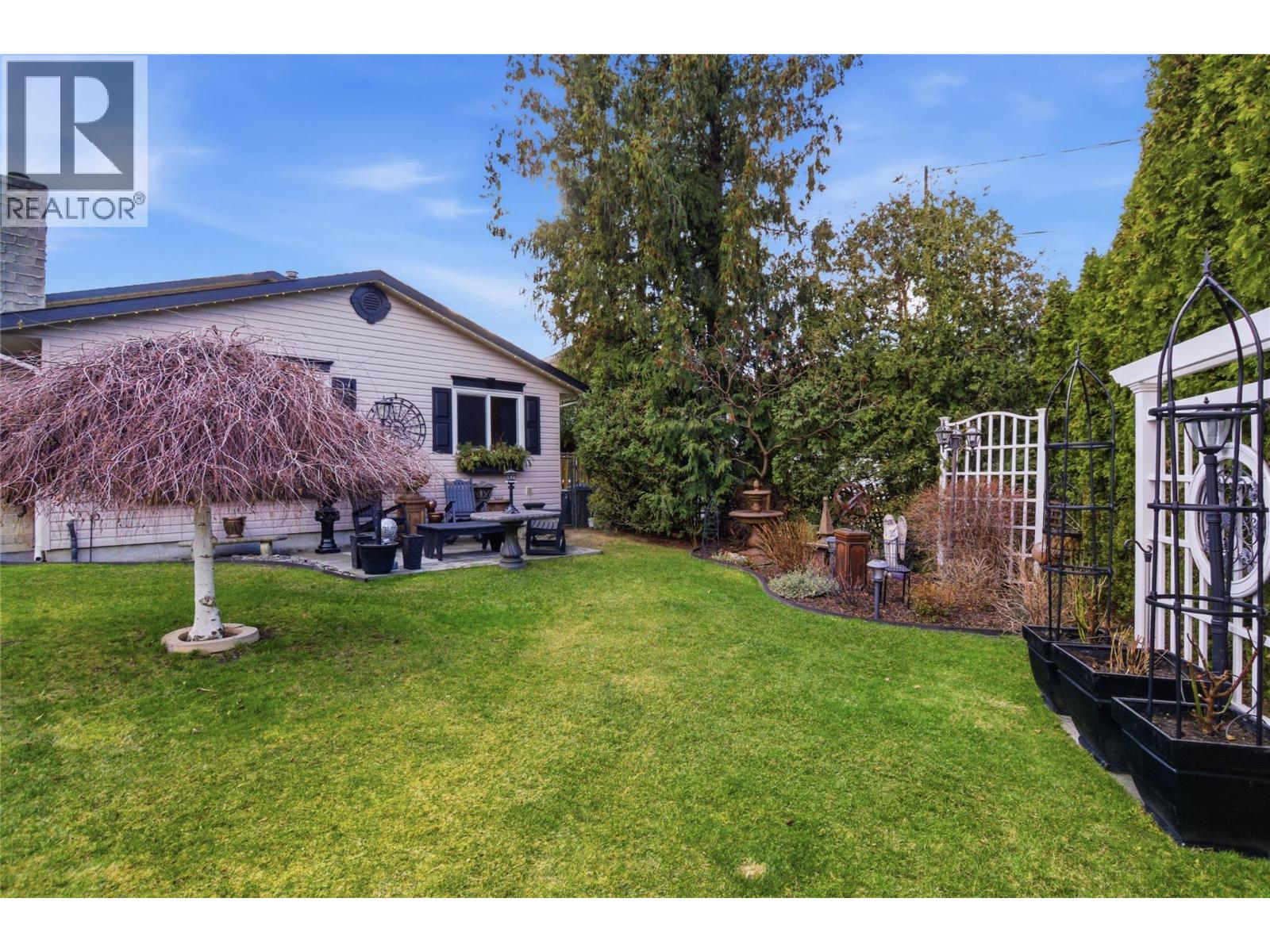 621 Lyne Road - 45