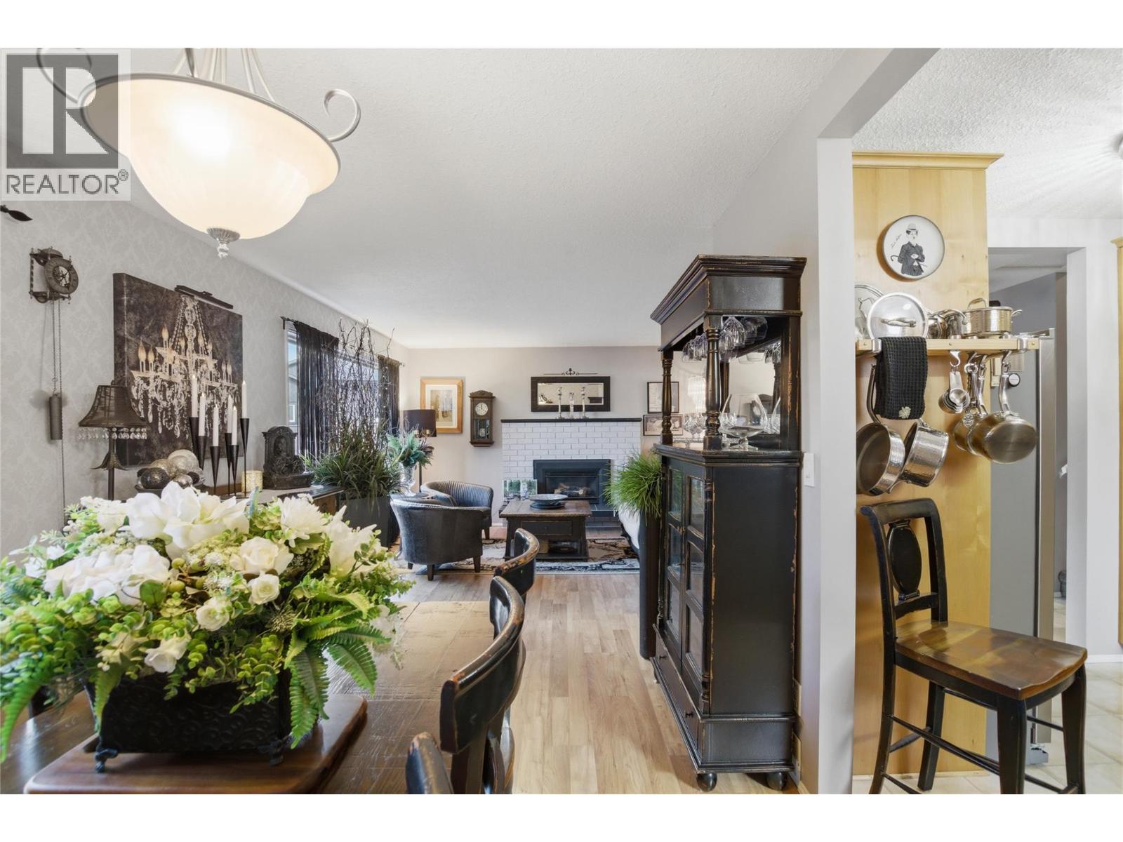 621 Lyne Road - 16