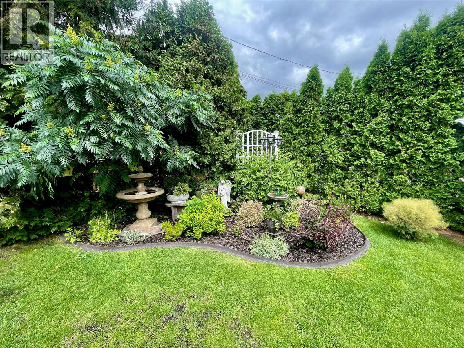 621 Lyne Road - 32