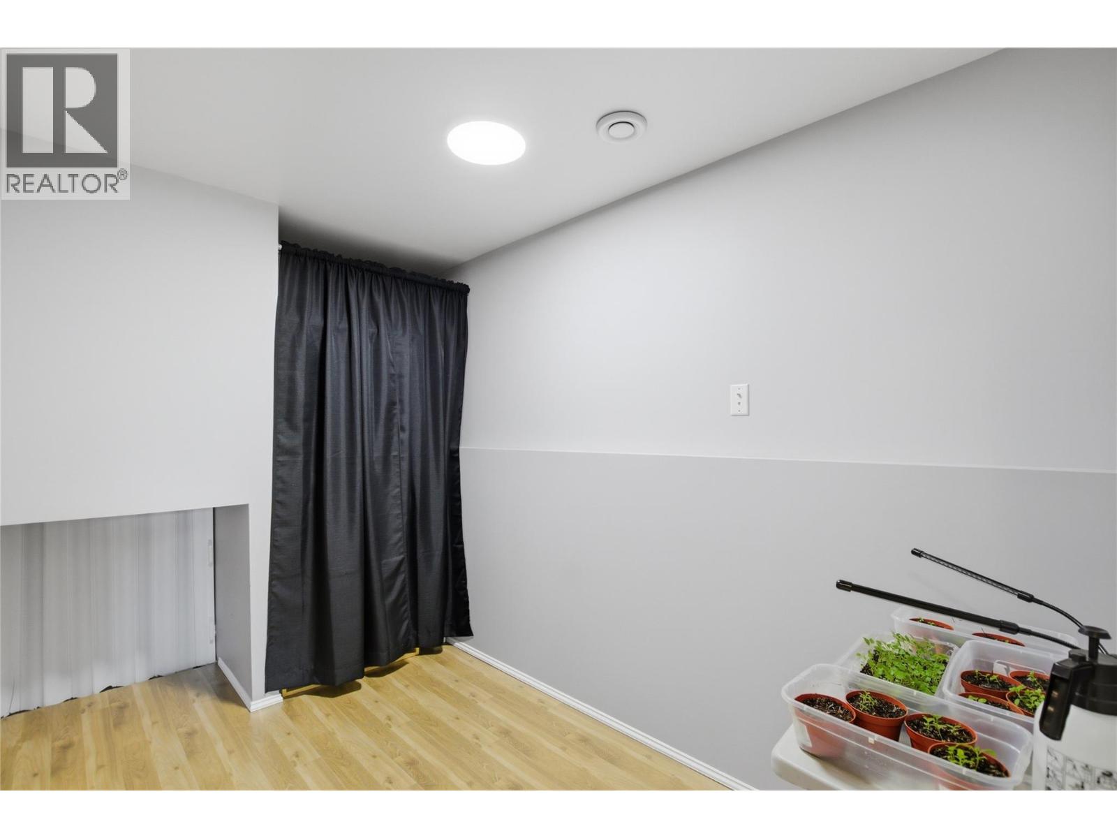 621 Lyne Road - 29