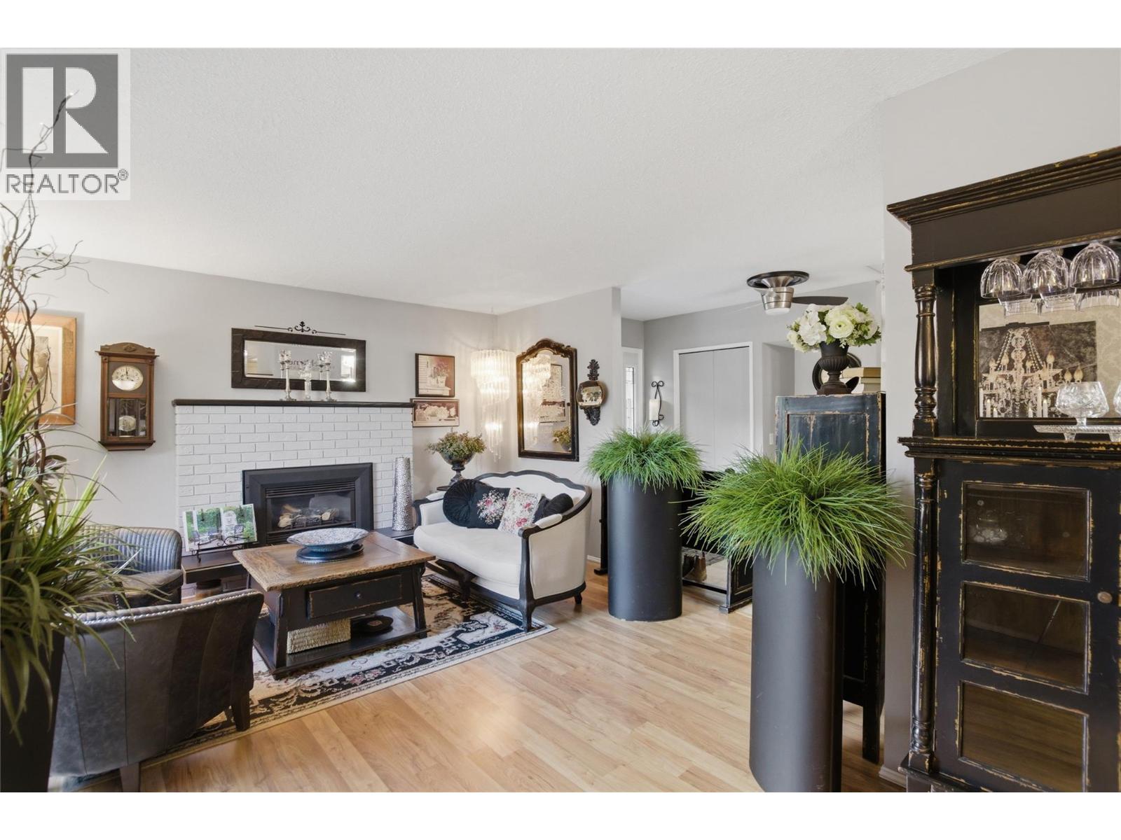 621 Lyne Road - 15
