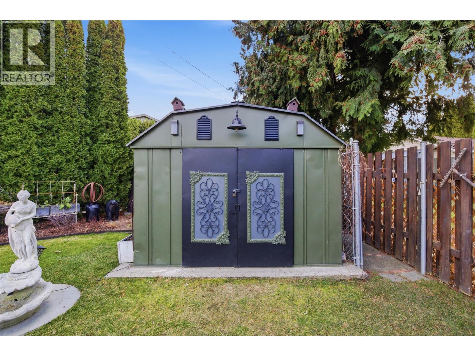 621 Lyne Road - 48