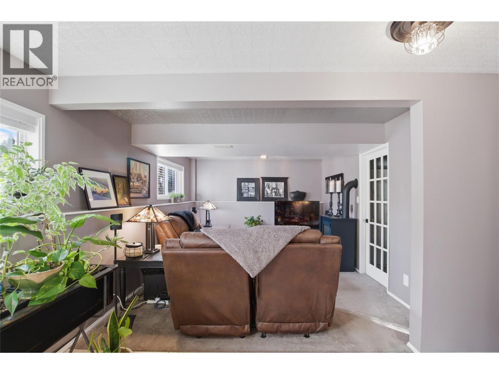 621 Lyne Road - 24