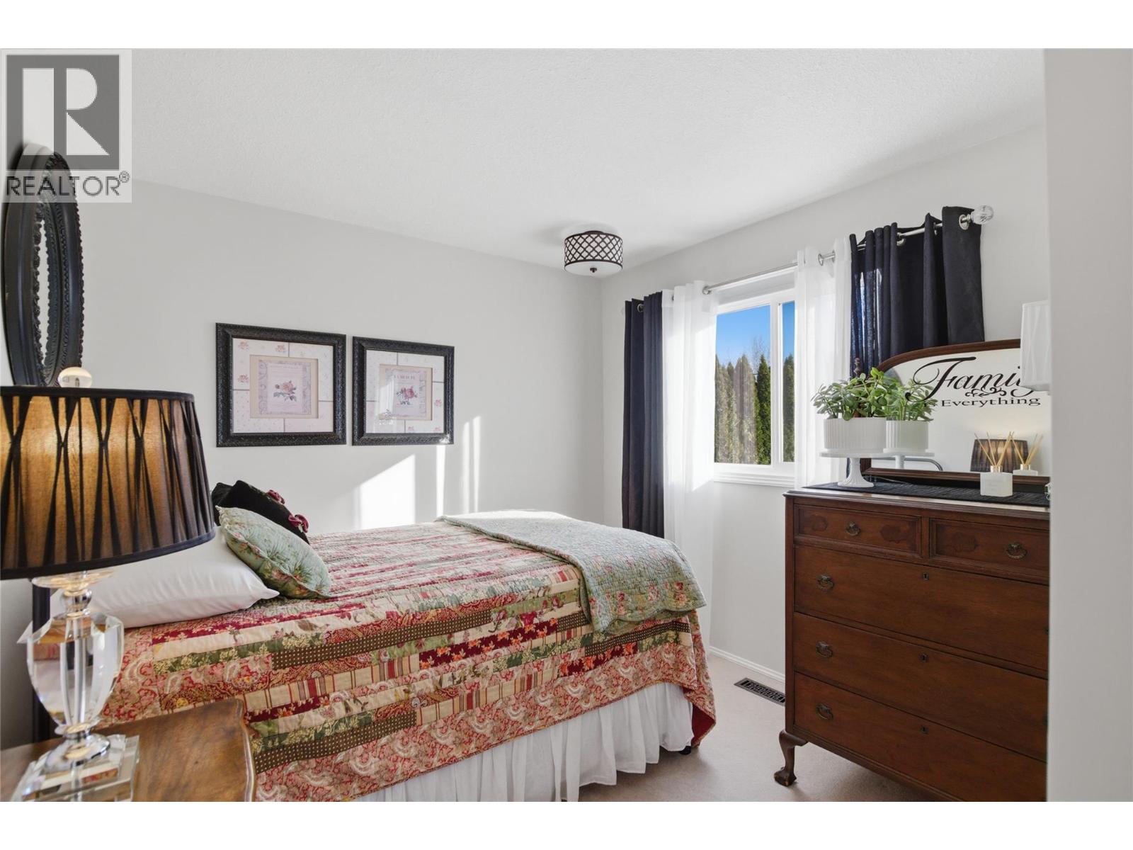 621 Lyne Road - 18