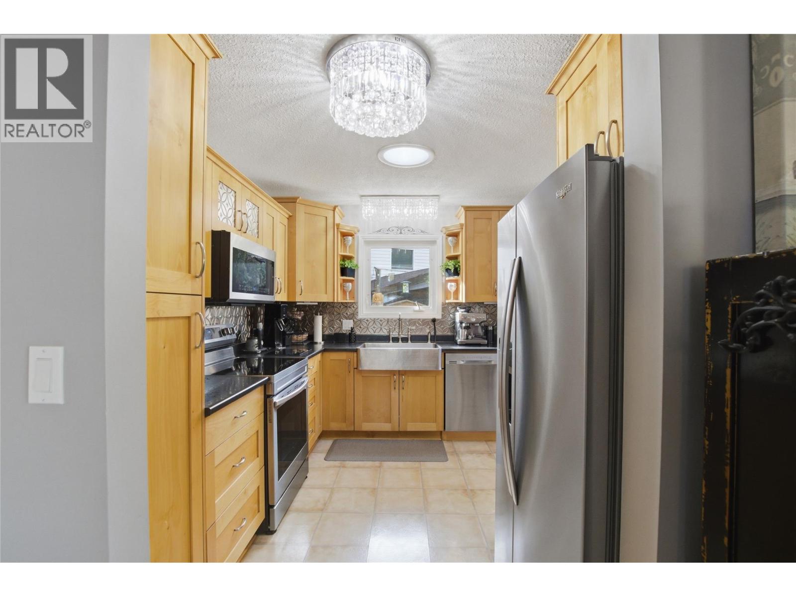 621 Lyne Road - 19