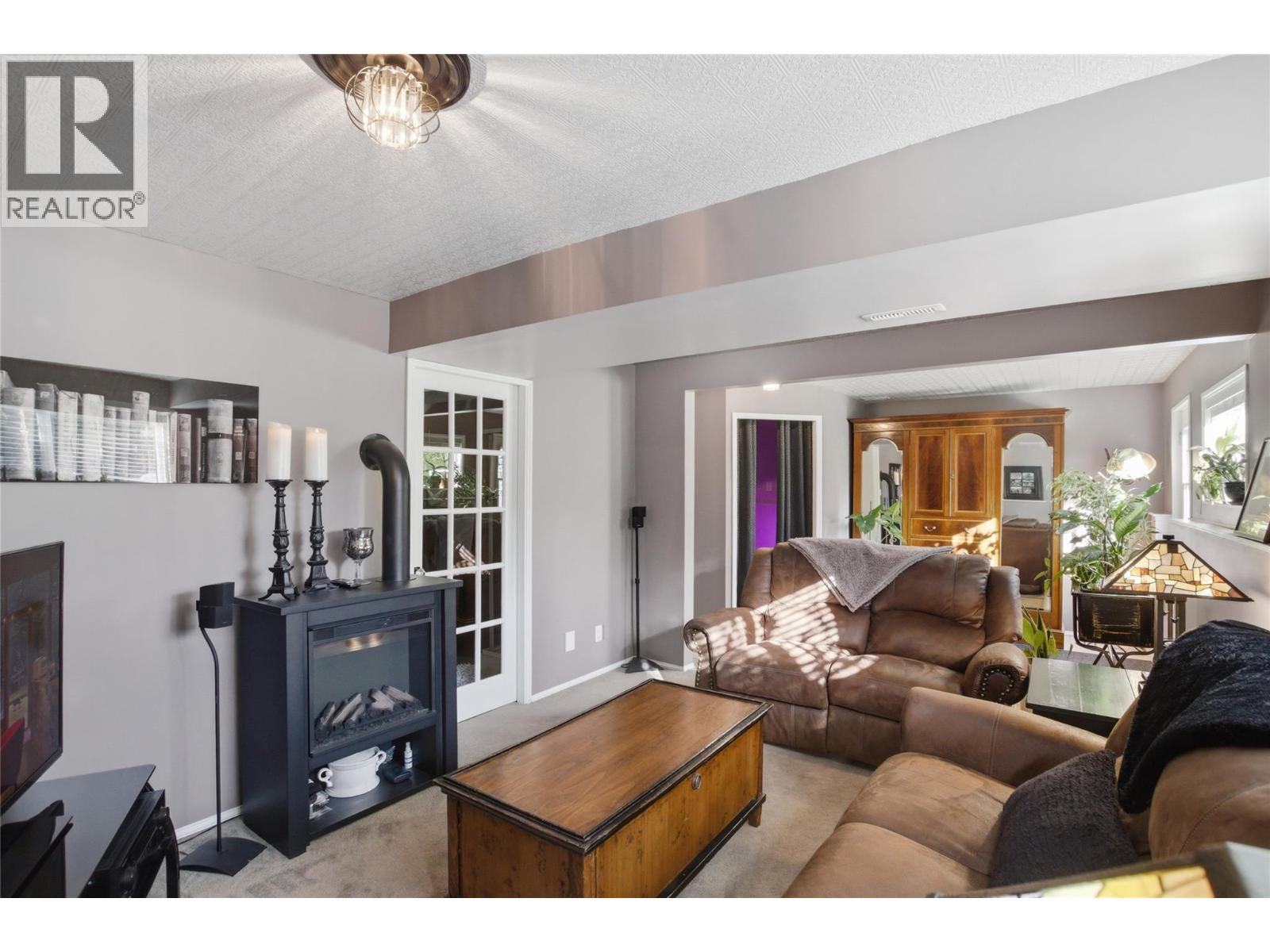 621 Lyne Road - 20