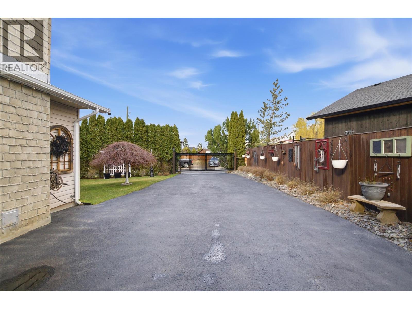 621 Lyne Road - 57