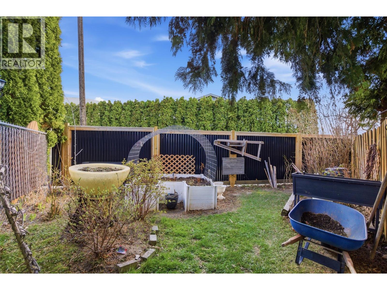 621 Lyne Road - 42