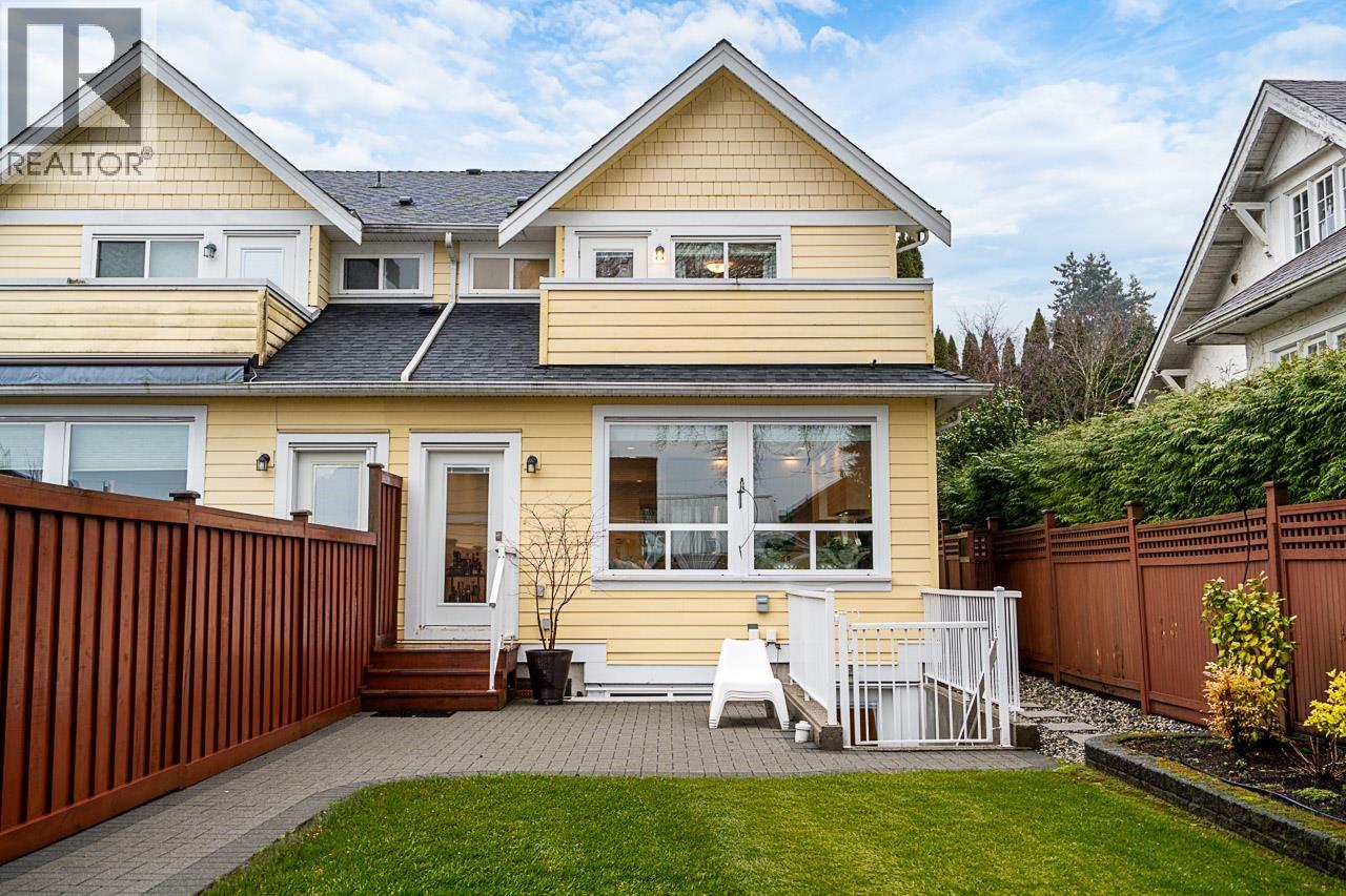 359 E 13TH STREET, North Vancouver