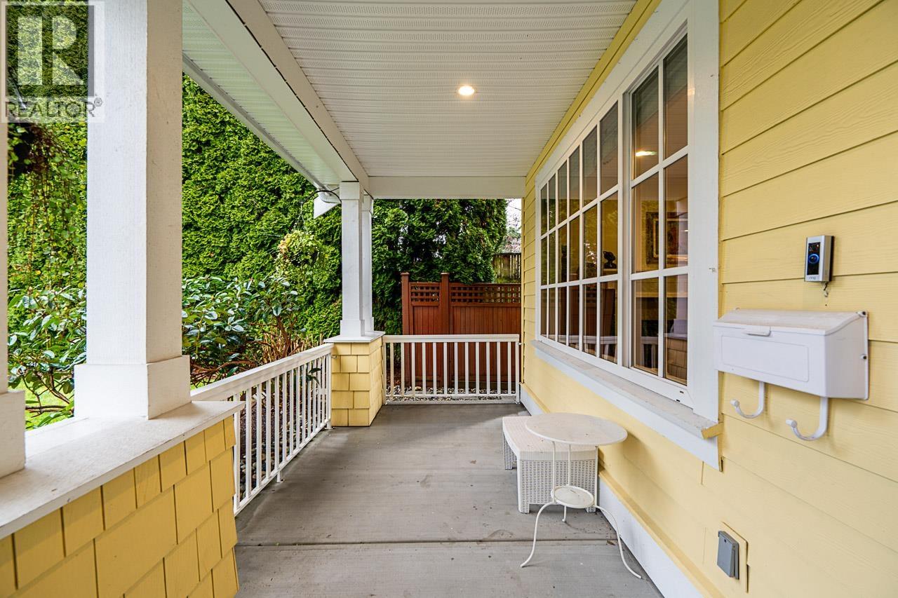 359 E 13TH STREET, North Vancouver