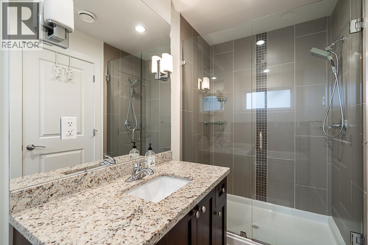 359 E 13TH STREET, North Vancouver