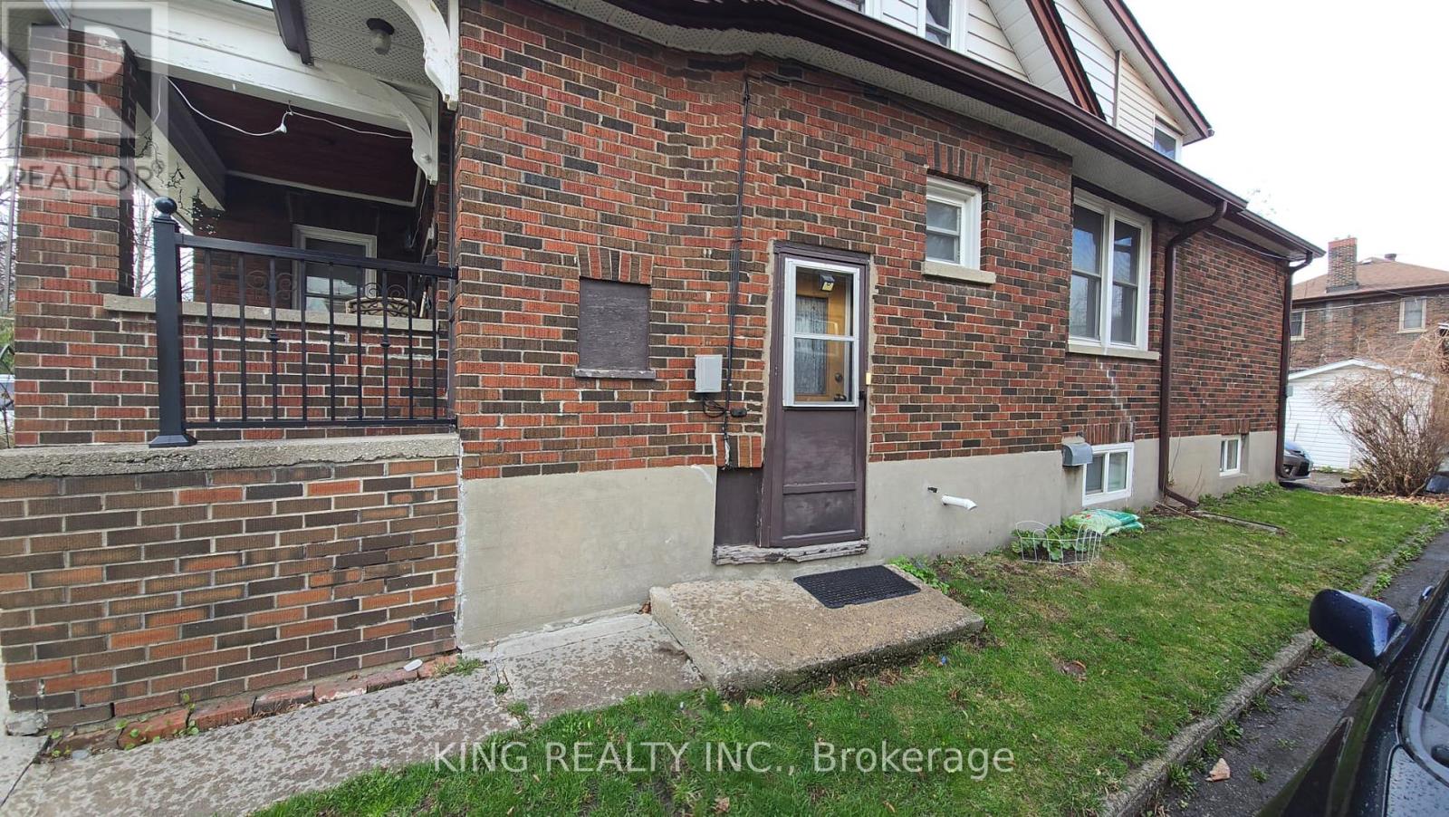 ST - 348/350 ARTHUR STREET — photo 2