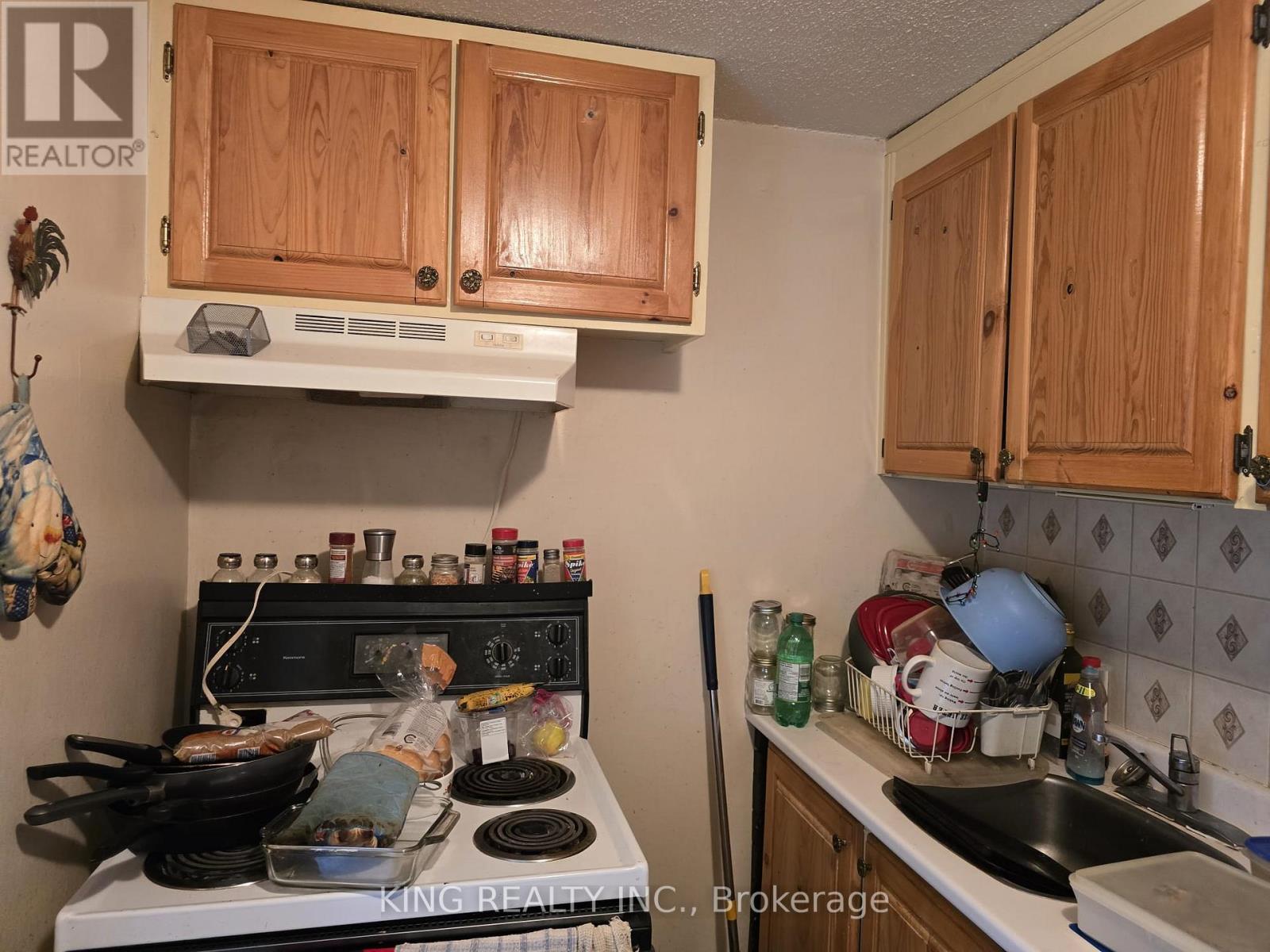 ST - 348/350 ARTHUR STREET — photo 38