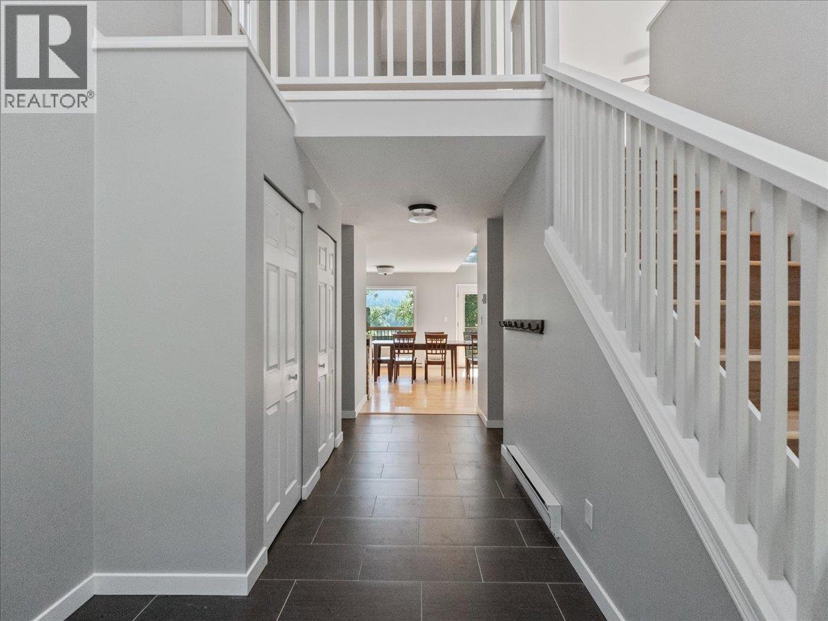 6172 SLOCAN RIVER Road - 18