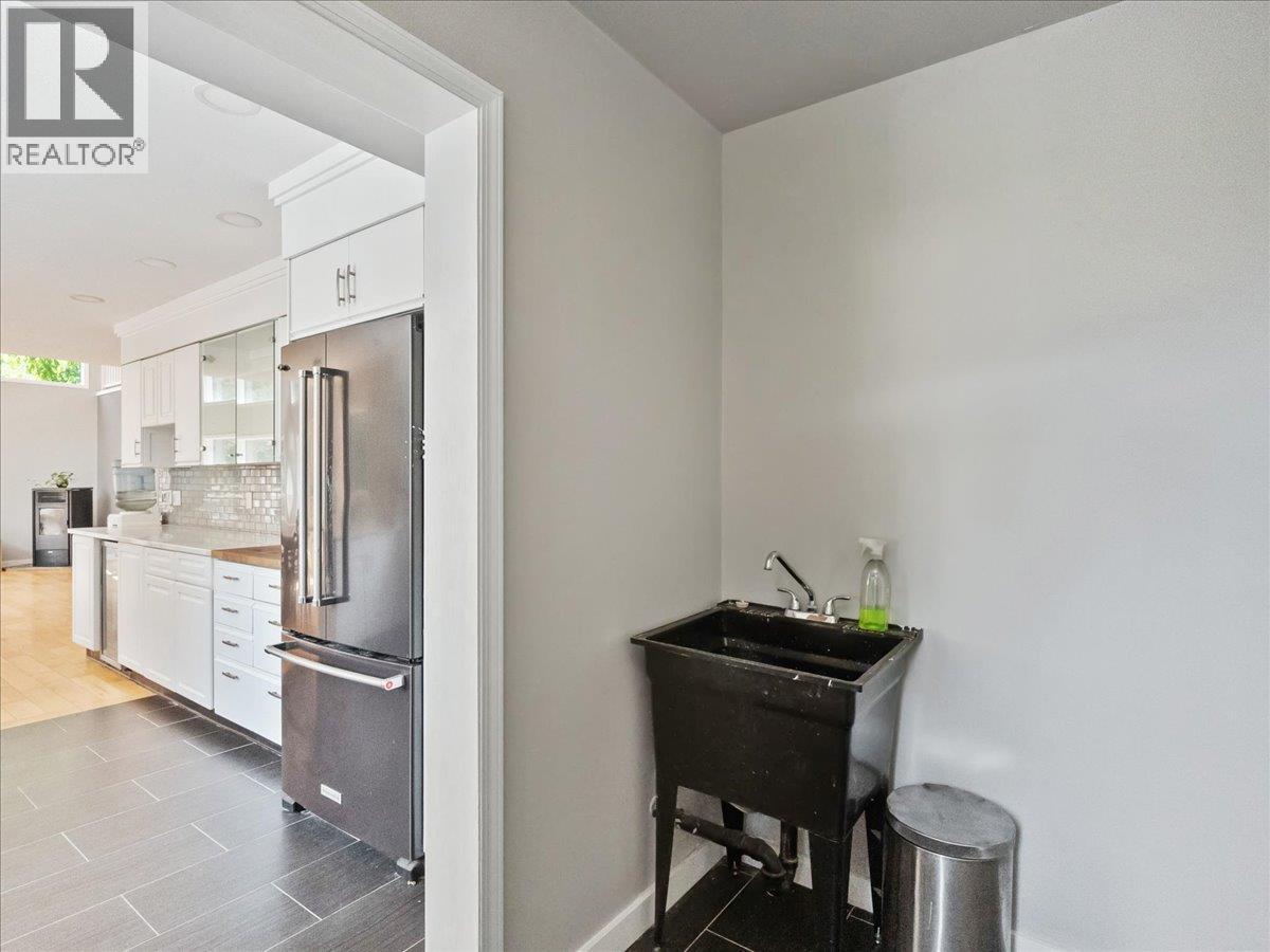 6172 SLOCAN RIVER Road - 29