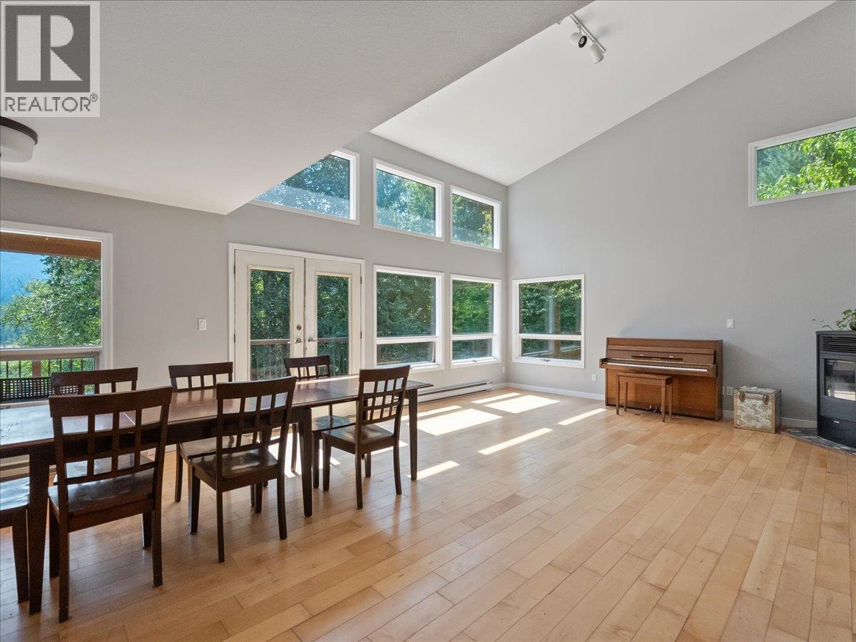 6172 SLOCAN RIVER Road - 19