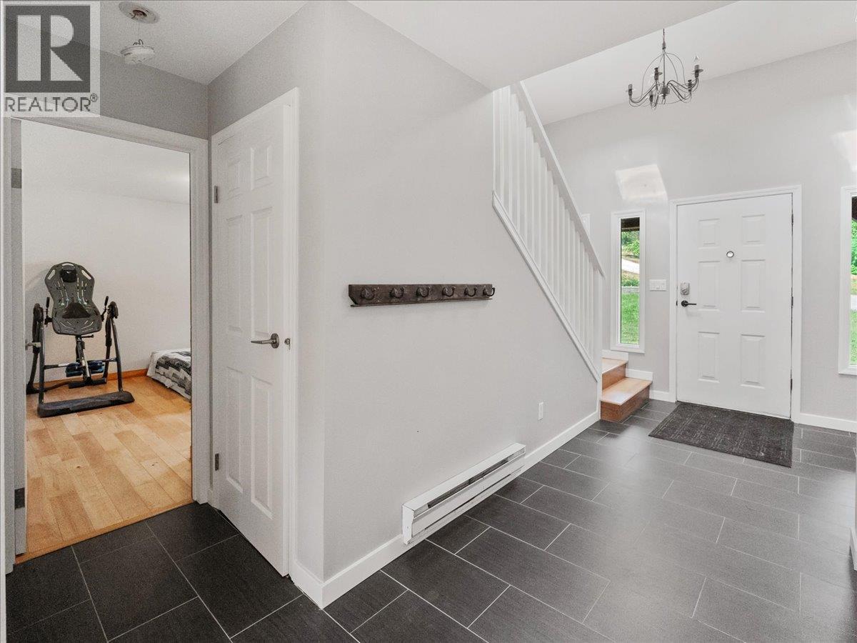 6172 SLOCAN RIVER Road - 31