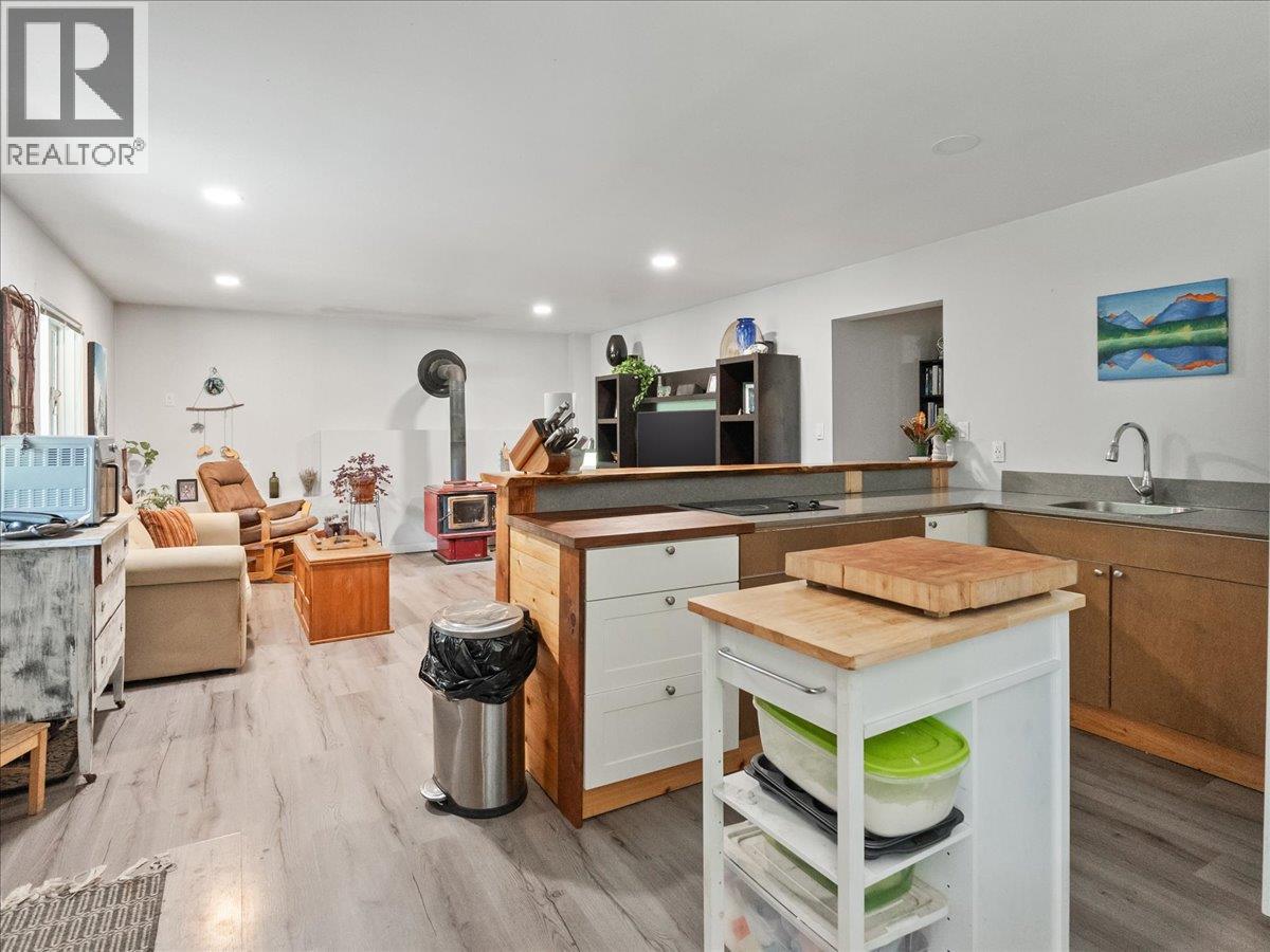 6172 SLOCAN RIVER Road - 60