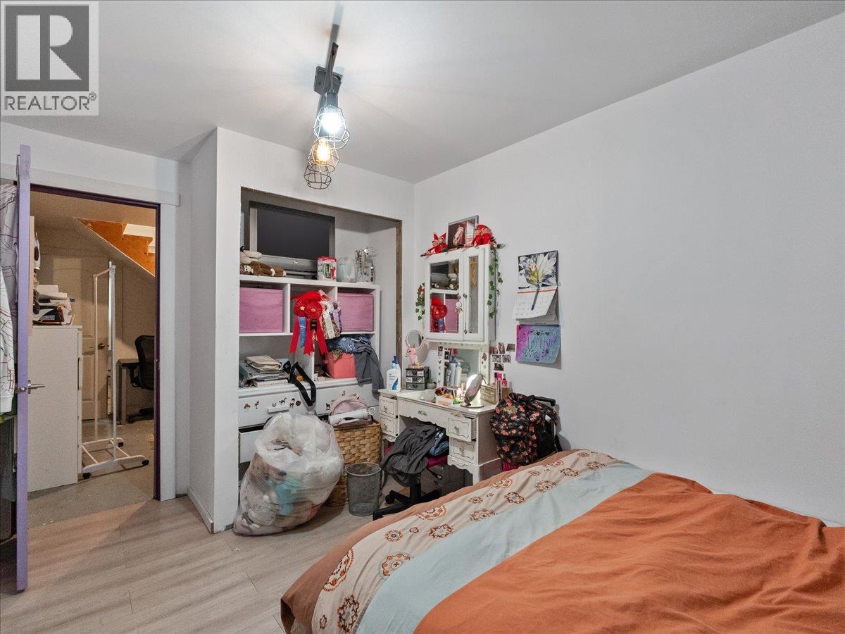 6172 SLOCAN RIVER Road - 54