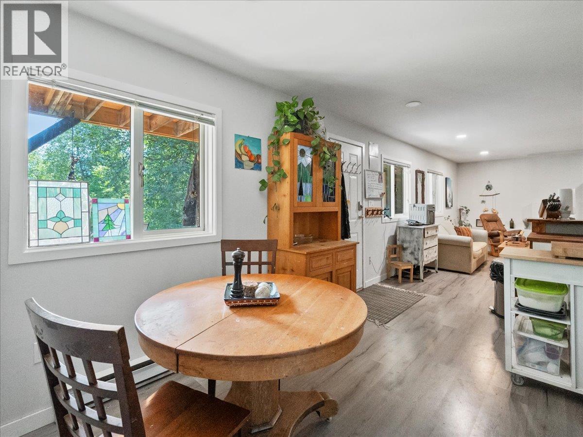 6172 SLOCAN RIVER Road - 63